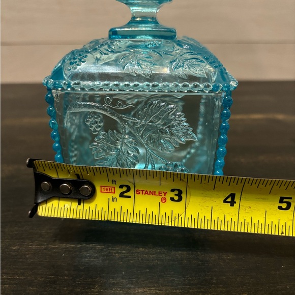 Vintage pressed glass sugar jar with lid. - Picture 3 of 5